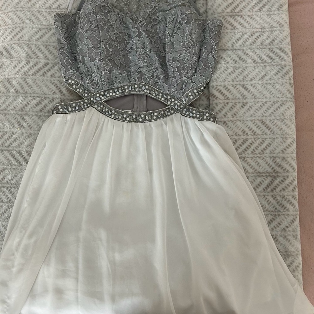 Windsor Gray and White Lace Dress - Picture 1 of 2